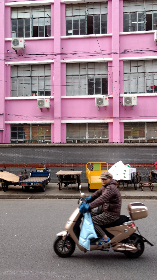 Street scene Shanghai 2018